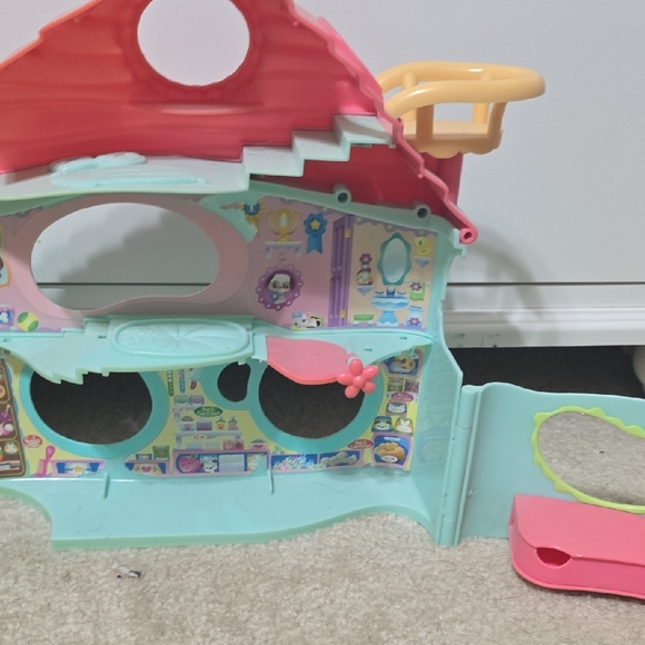 Littlest Pet Shop House - Picture 4 of 4